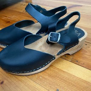 Mia Black low-heeled clogs size 40.